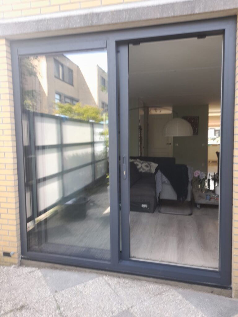 Aluminium schuifpui Resakhout Zoetermeer installatie